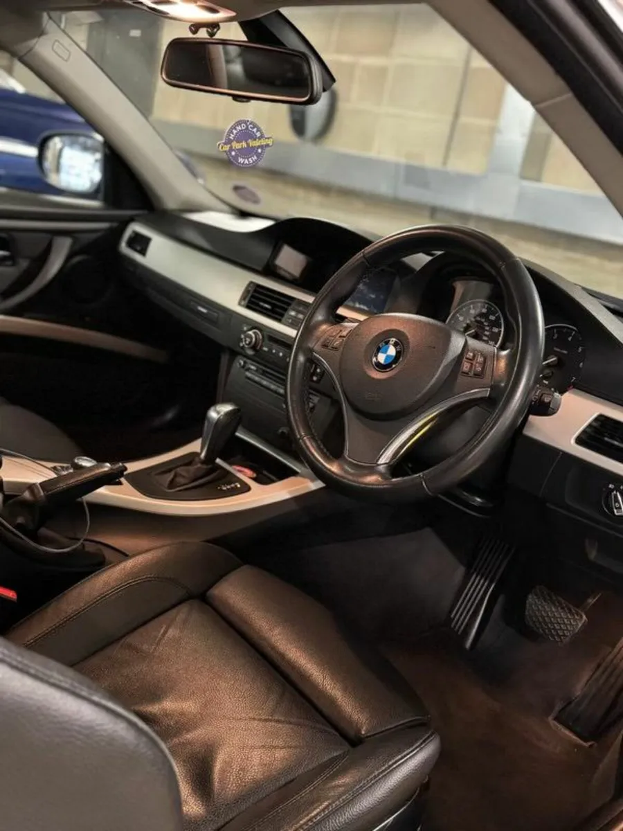 BMW 3-Series 2011 - Image 4