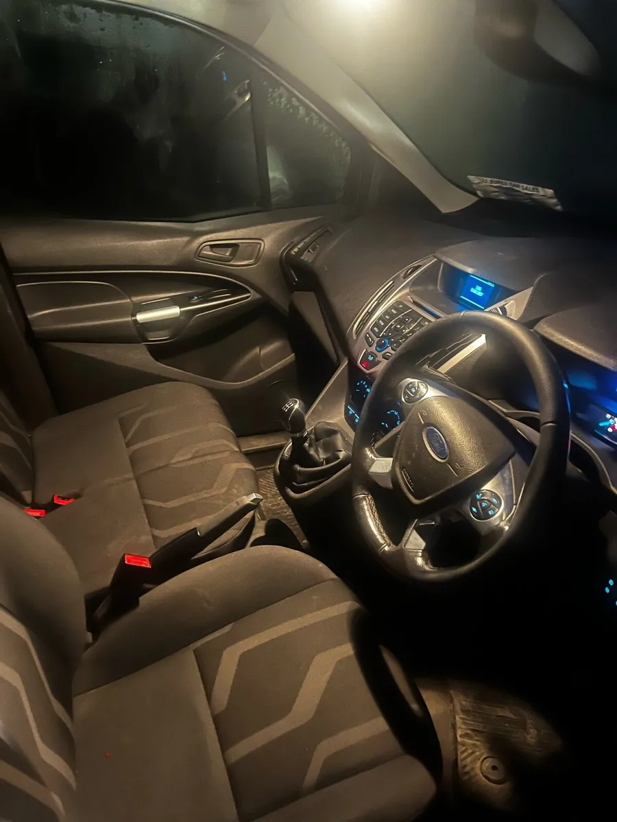 Ford Transit Connect LWB - Image 4