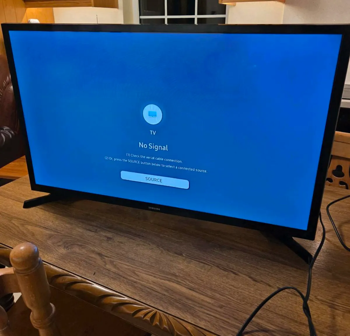 Samsung  32" TV with remote control and aerial. - Image 2