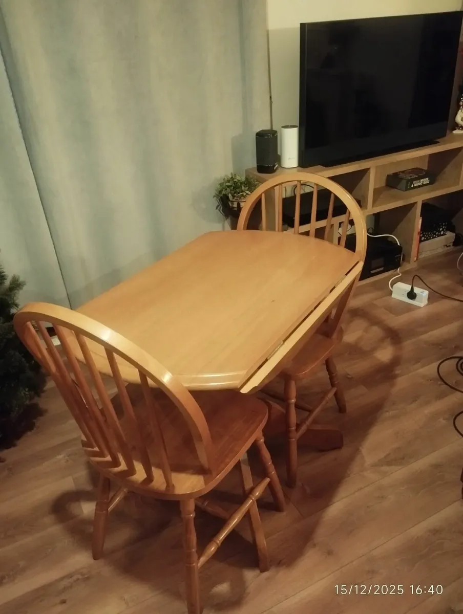 Small table and 2 chairs - Image 2