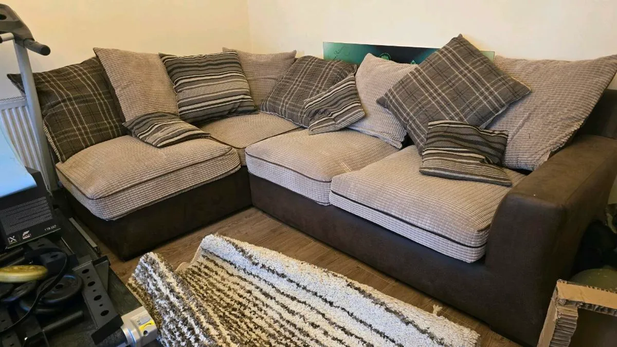 Brown corner sofa - Image 1