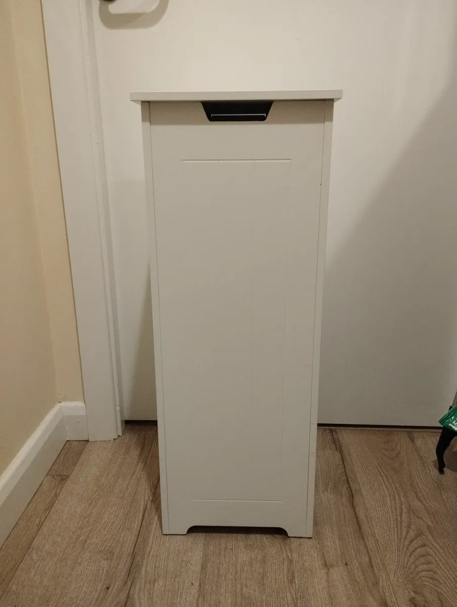 Laundry hamper - Image 1