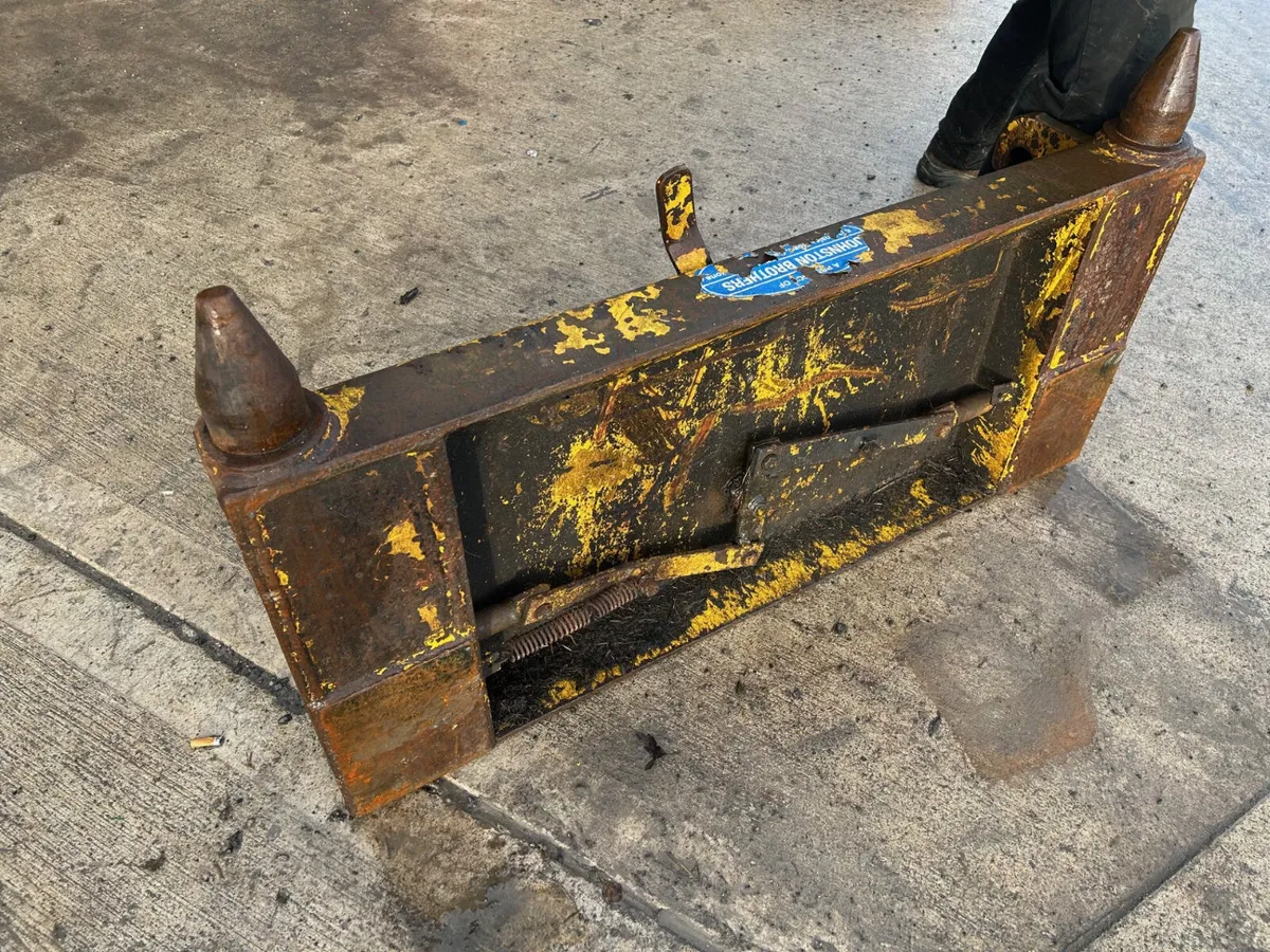 Johnston Euro to Pin & Cone Adapter - Image 1