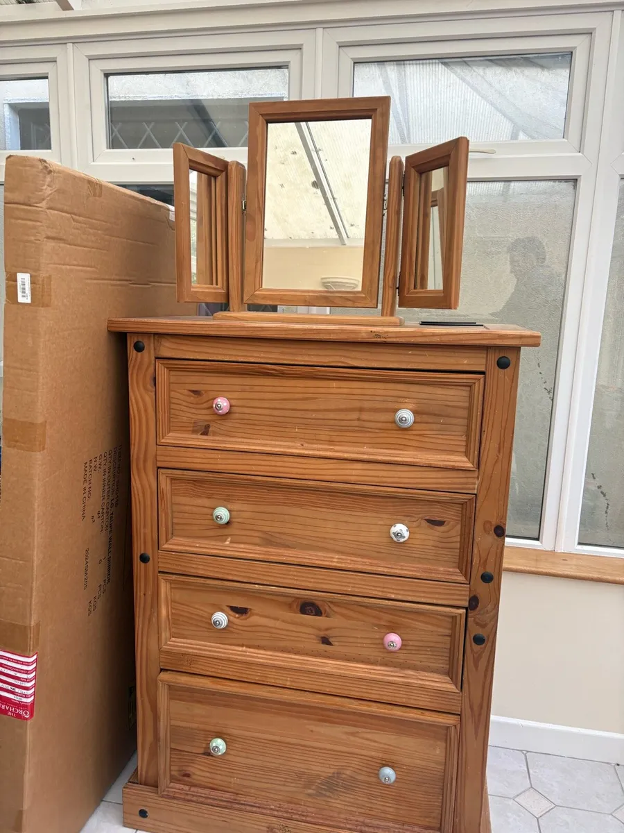 Oak Chest of Drawers - Image 1