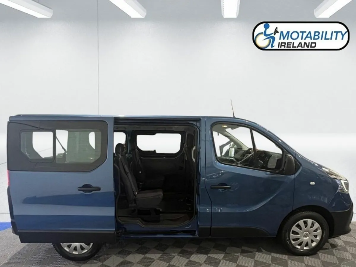 Renault Trafic Wheelchair Accessible - Image 4