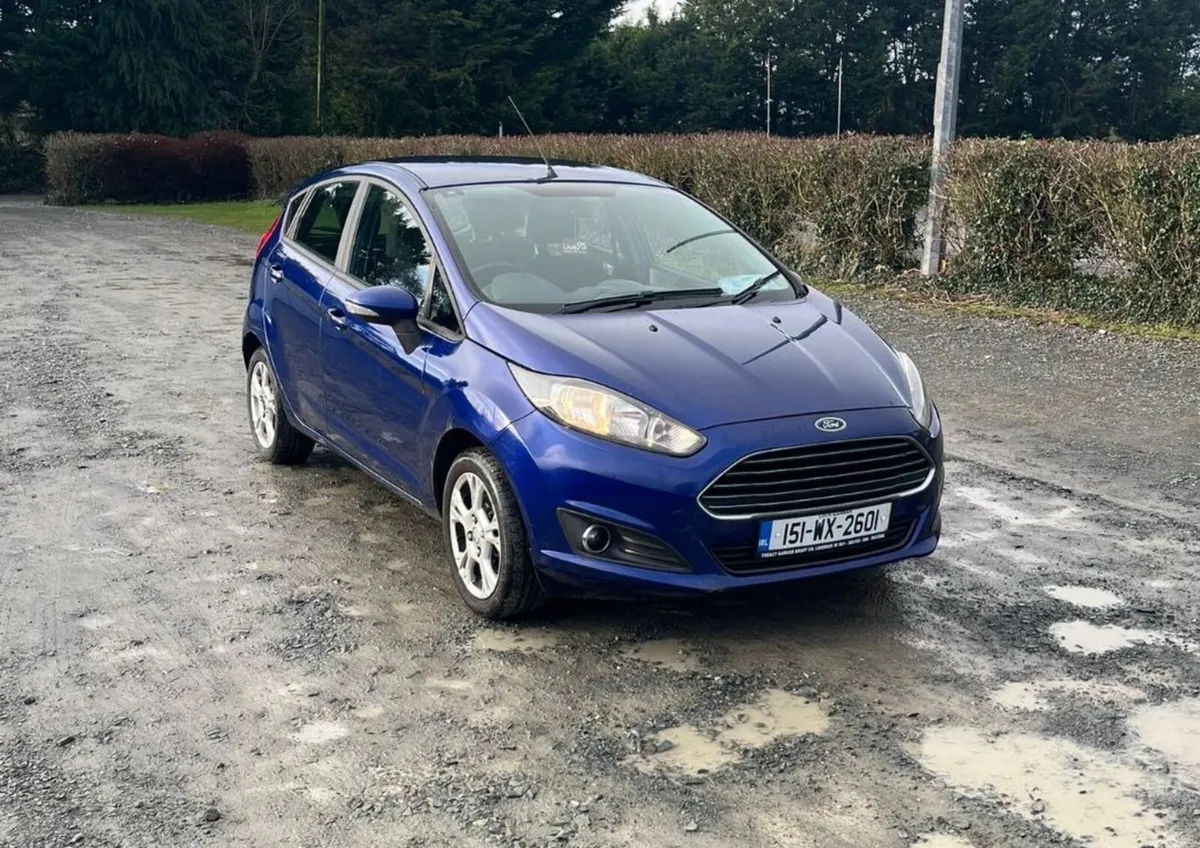 2015 Ford Fiesta - Image 2