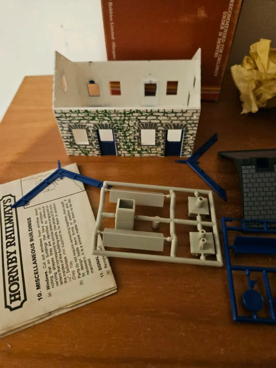 Hornby OO Gauge Building - Image 3