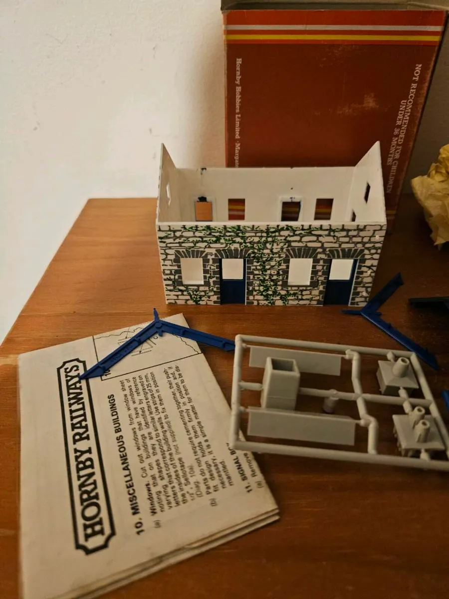 Hornby OO Gauge Building - Image 4