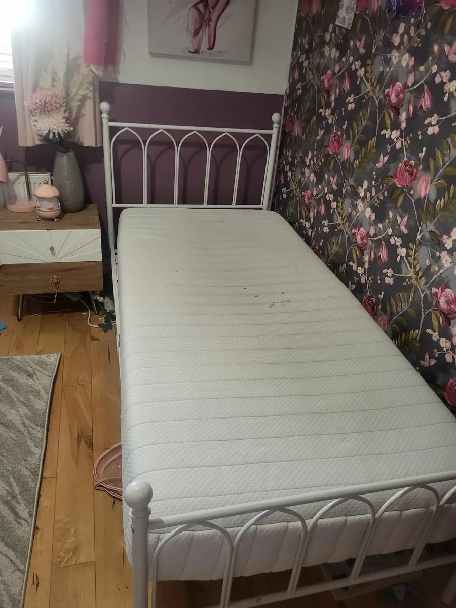 Single bed and mattress - Image 3