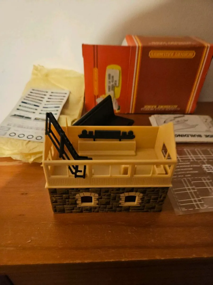 Hornby OO Gauge Signal Box - Image 2