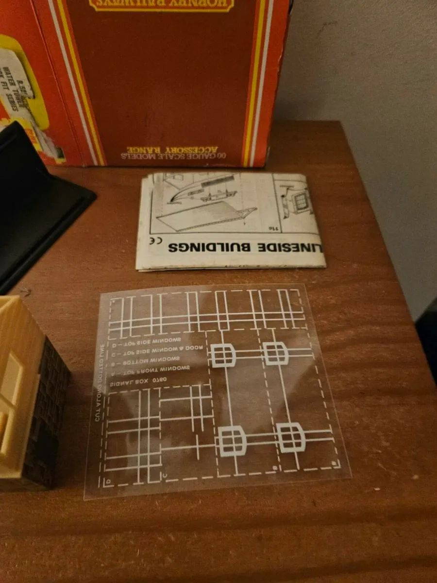 Hornby OO Gauge Signal Box - Image 3