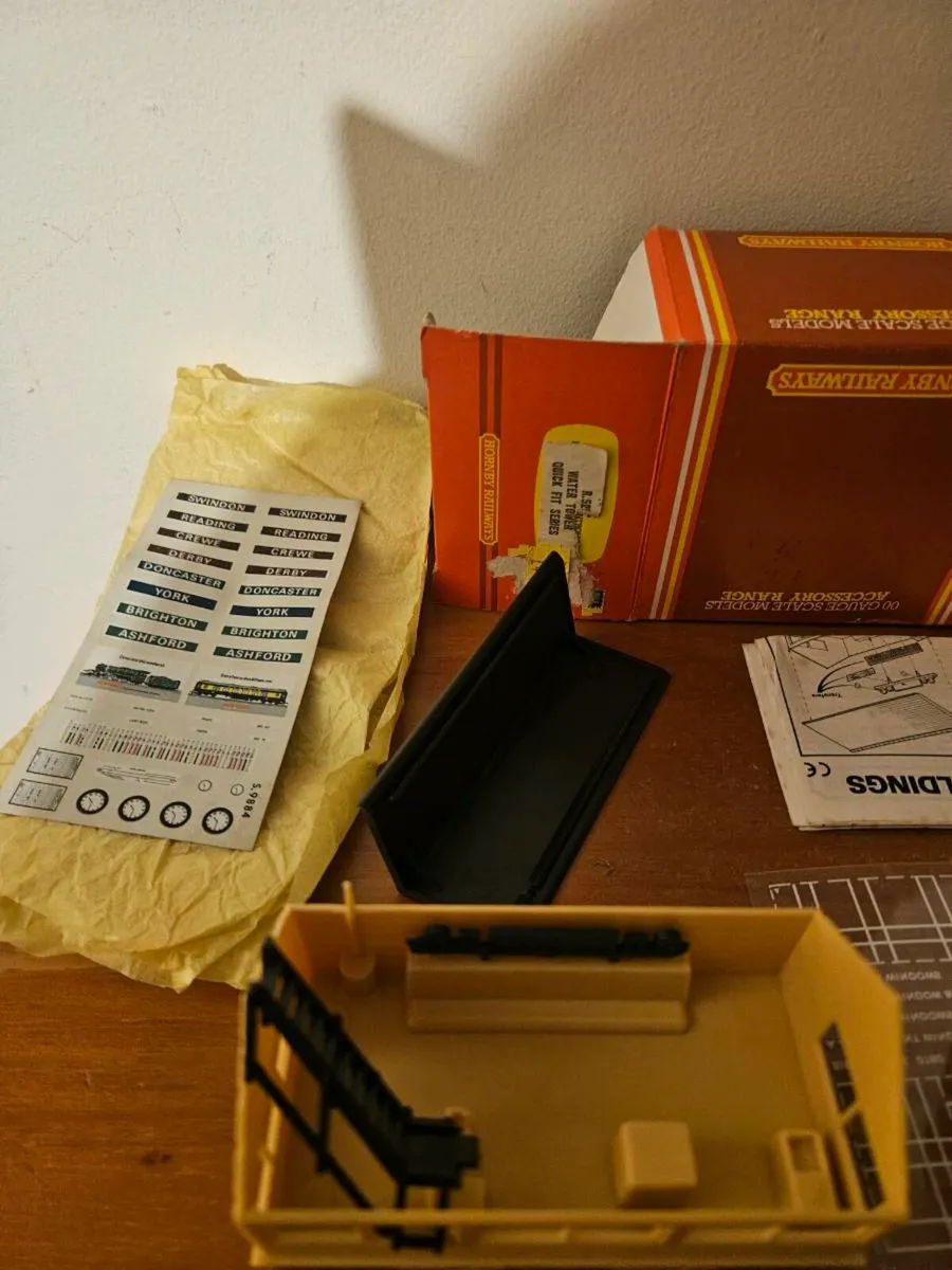 Hornby OO Gauge Signal Box - Image 4