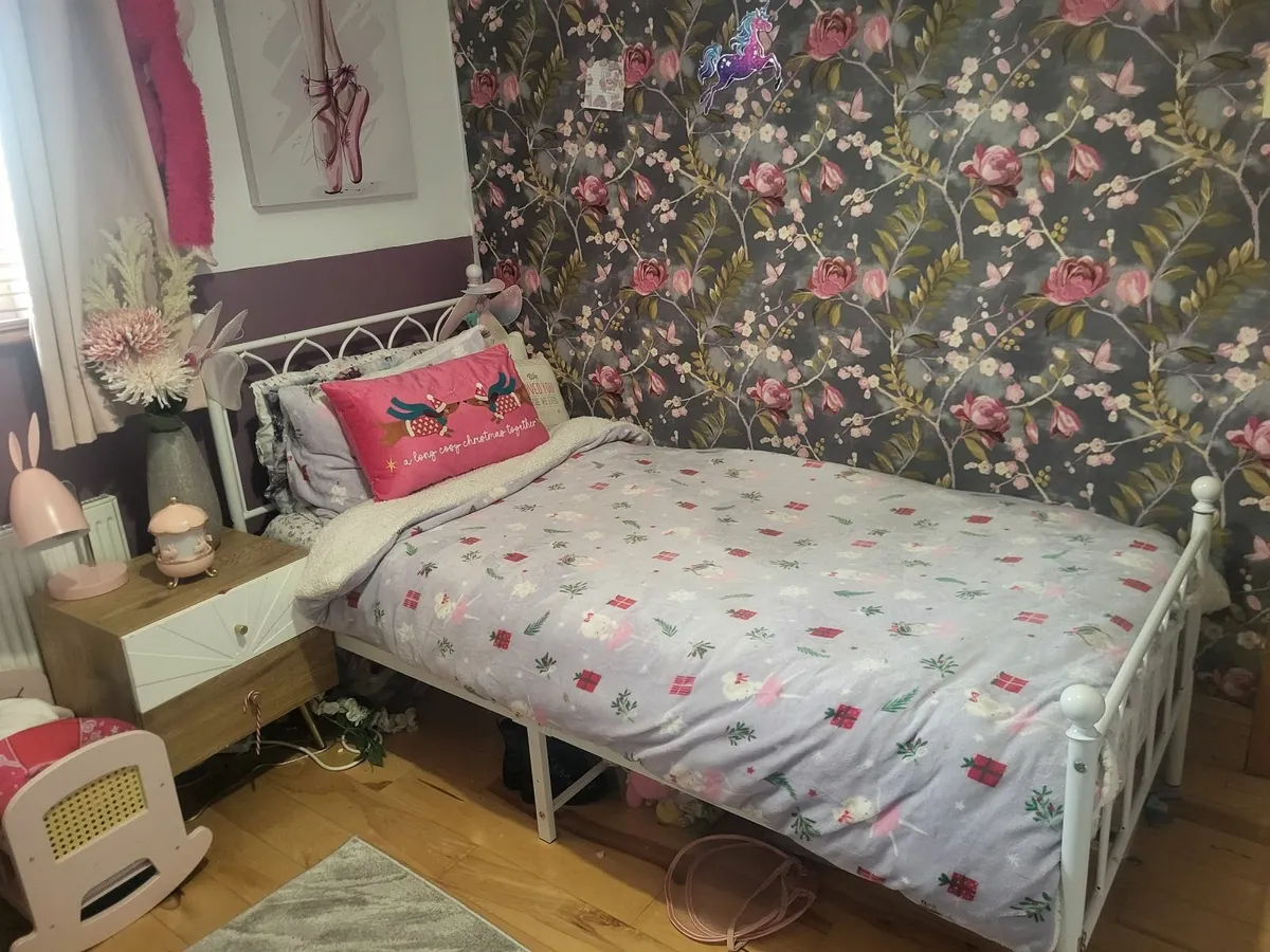 Single bed and mattress - Image 4