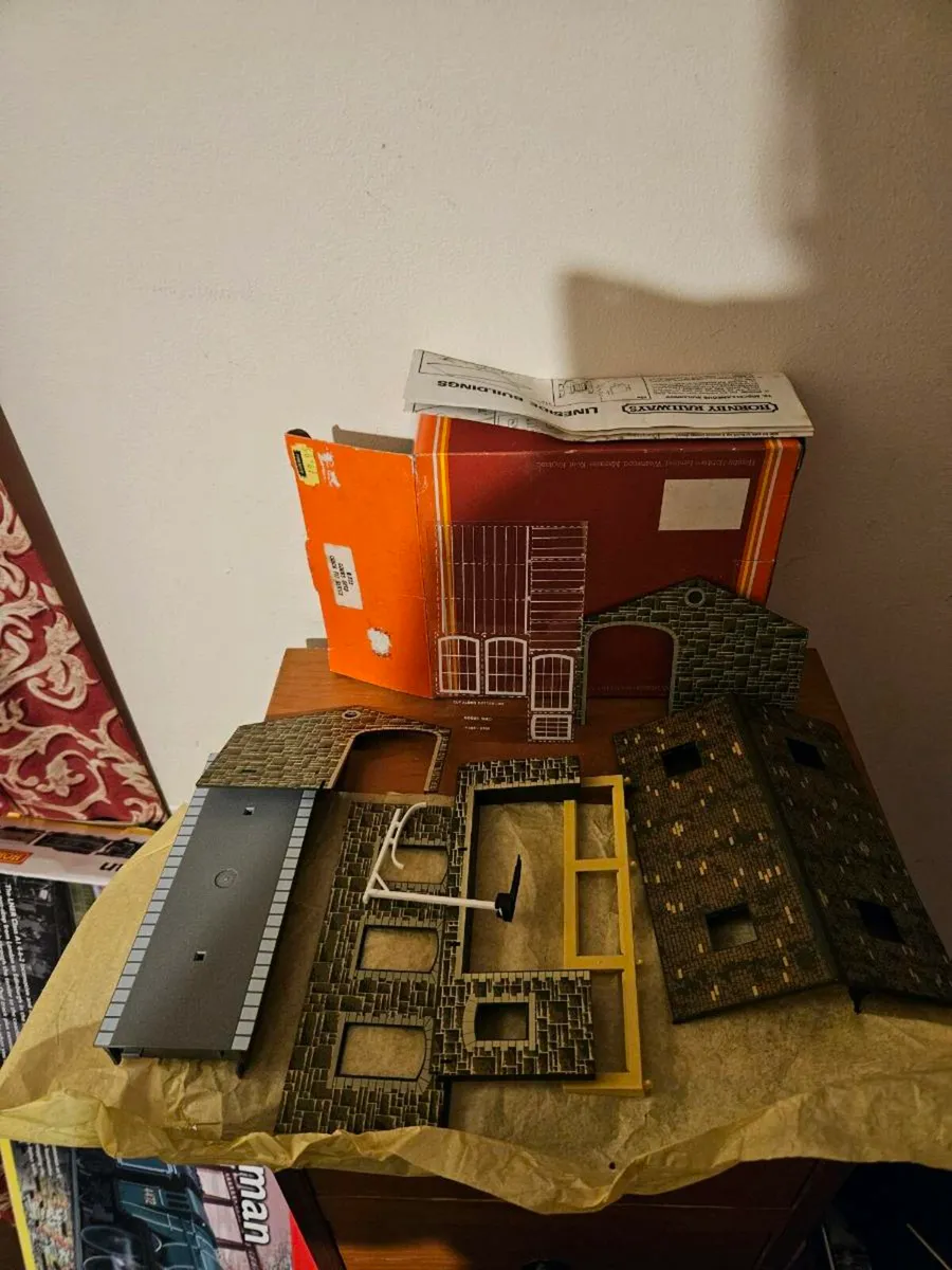 Hornby OO Gauge Goods Shed - Image 1