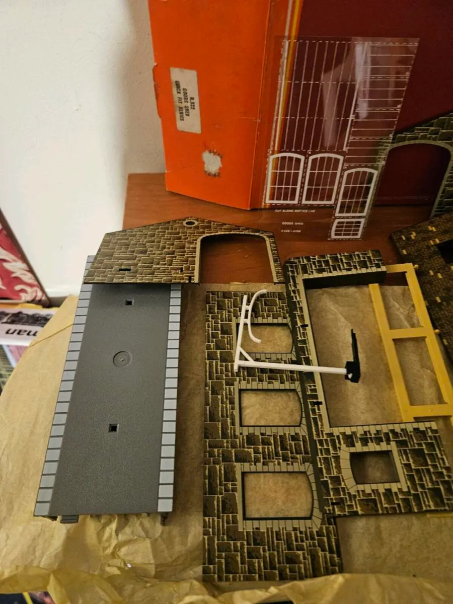 Hornby OO Gauge Goods Shed - Image 2