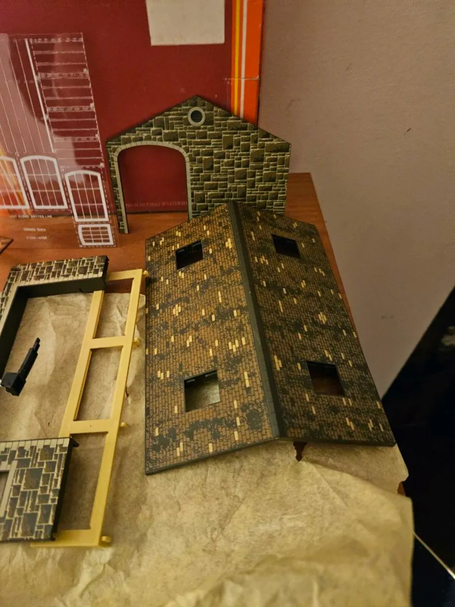 Hornby OO Gauge Goods Shed - Image 4