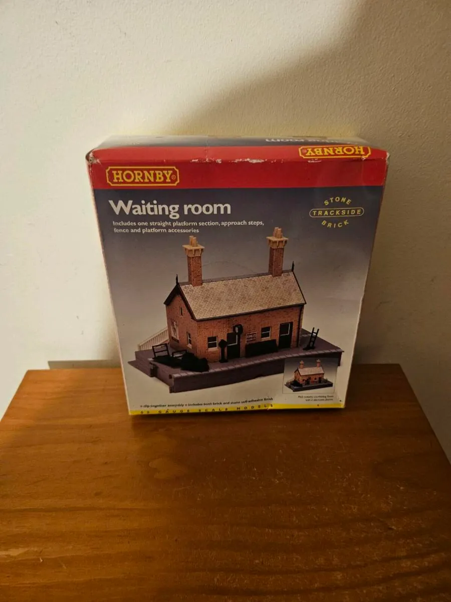 Hornby OO Gauge Waiting Room - Image 1