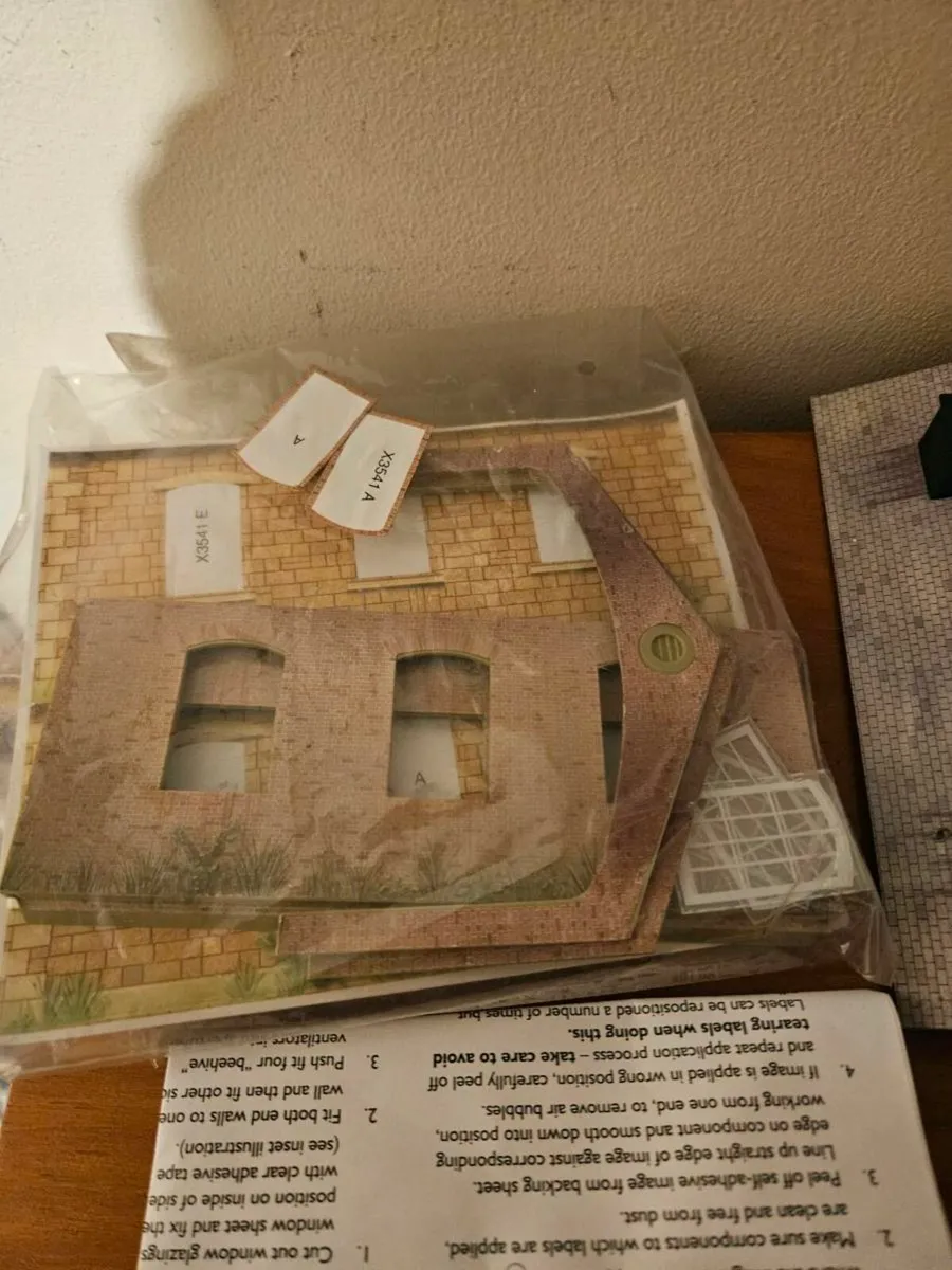 Hornby OO Gauge Engine Shed - Image 3