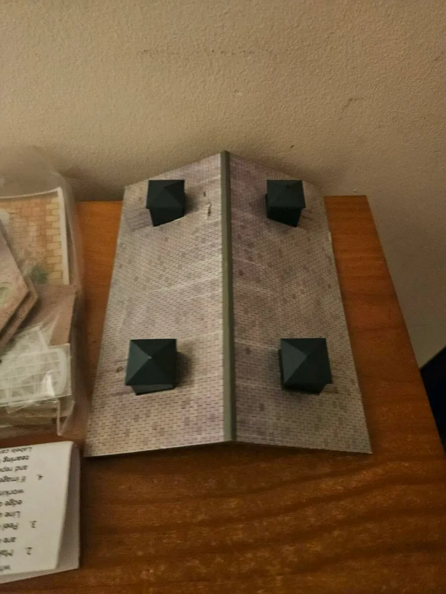 Hornby OO Gauge Engine Shed - Image 4