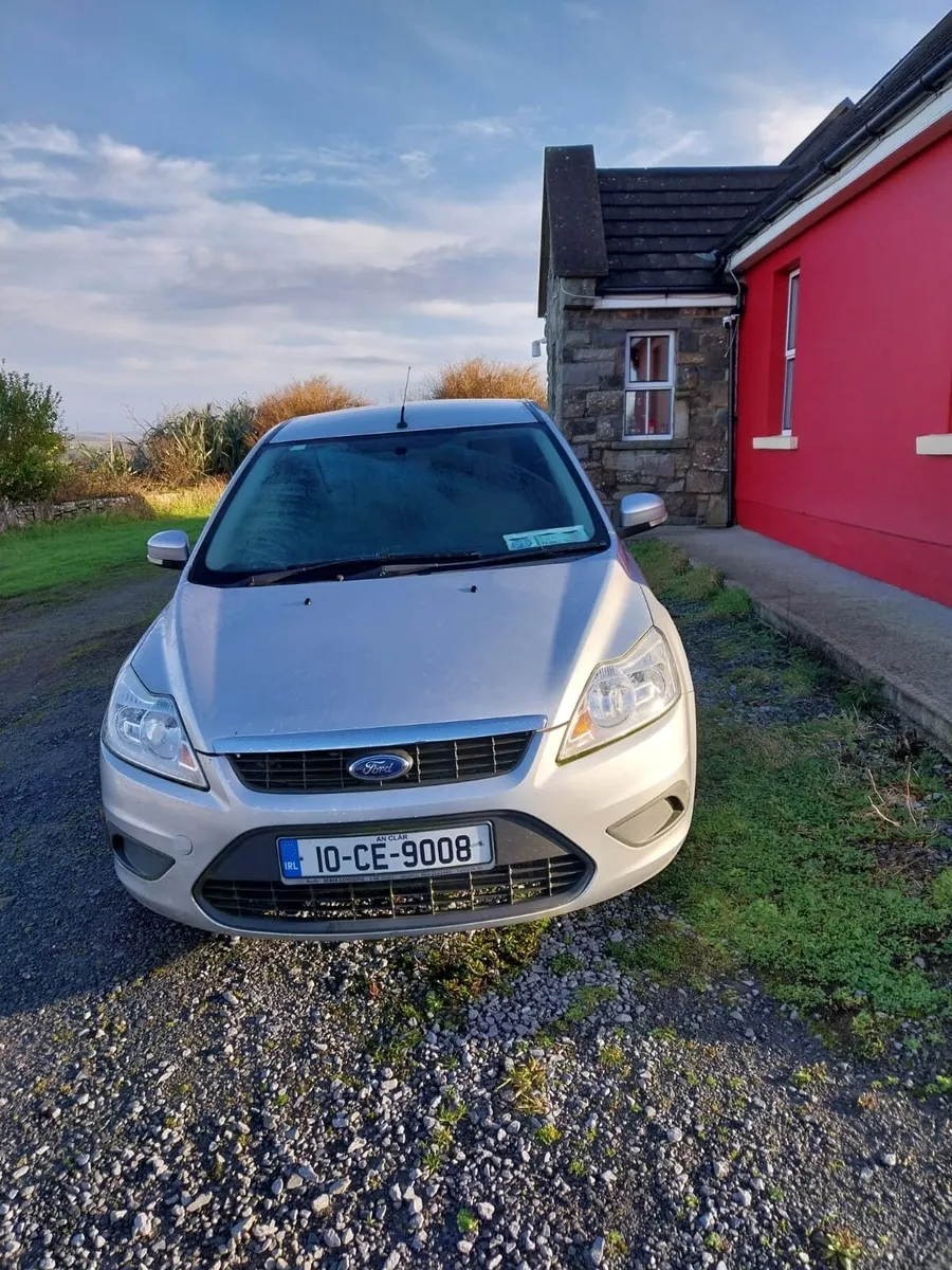 Ford Focus 2010 - Image 2