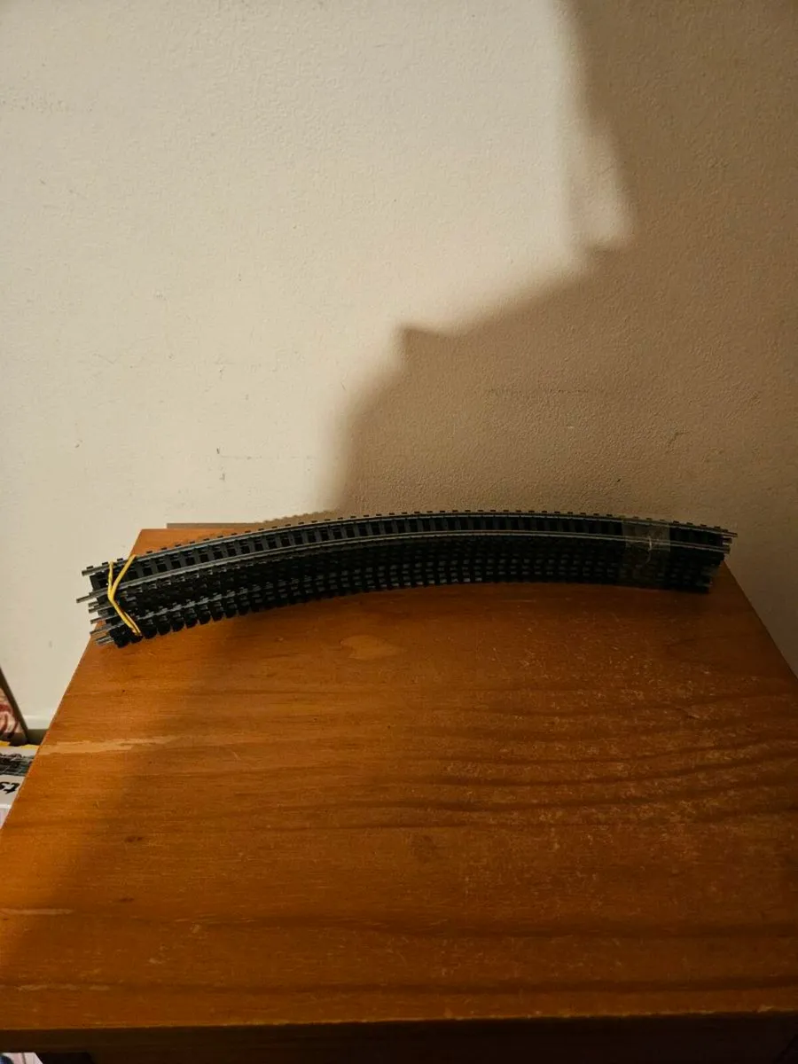 Hornby OO Gauge Track Radius 2 x 8 - Image 1
