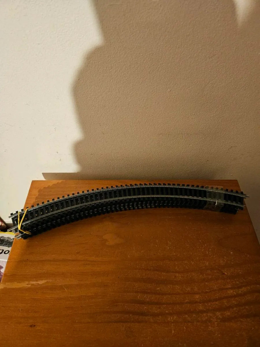 Hornby OO Gauge Track Radius 2 x 8 - Image 2