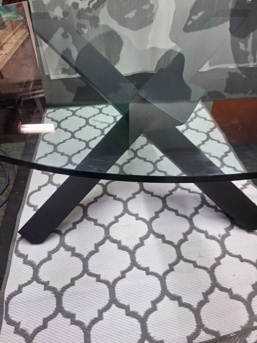 Dining table - Image 2