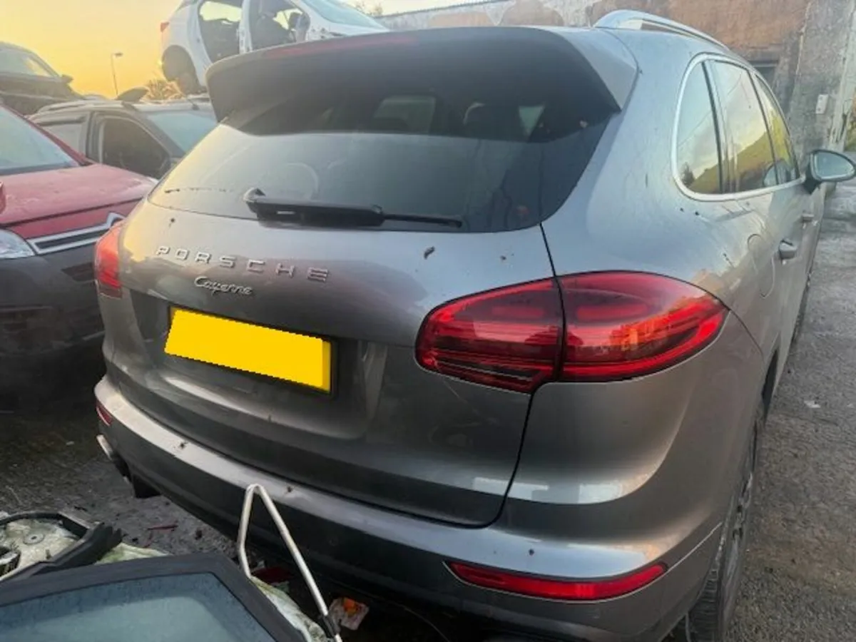 2015 PORSCHE CAYENNE 3.0L-D - Image 2