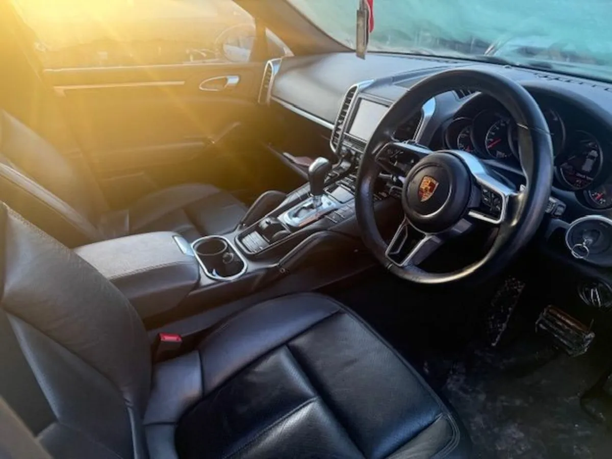 2015 PORSCHE CAYENNE 3.0L-D - Image 4