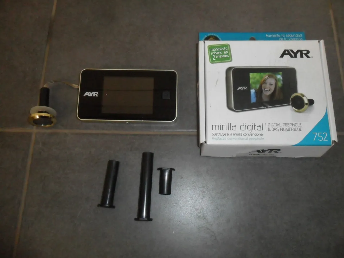 AYR MOD 752 digital peephole with 3.2" LCD screen - Image 1