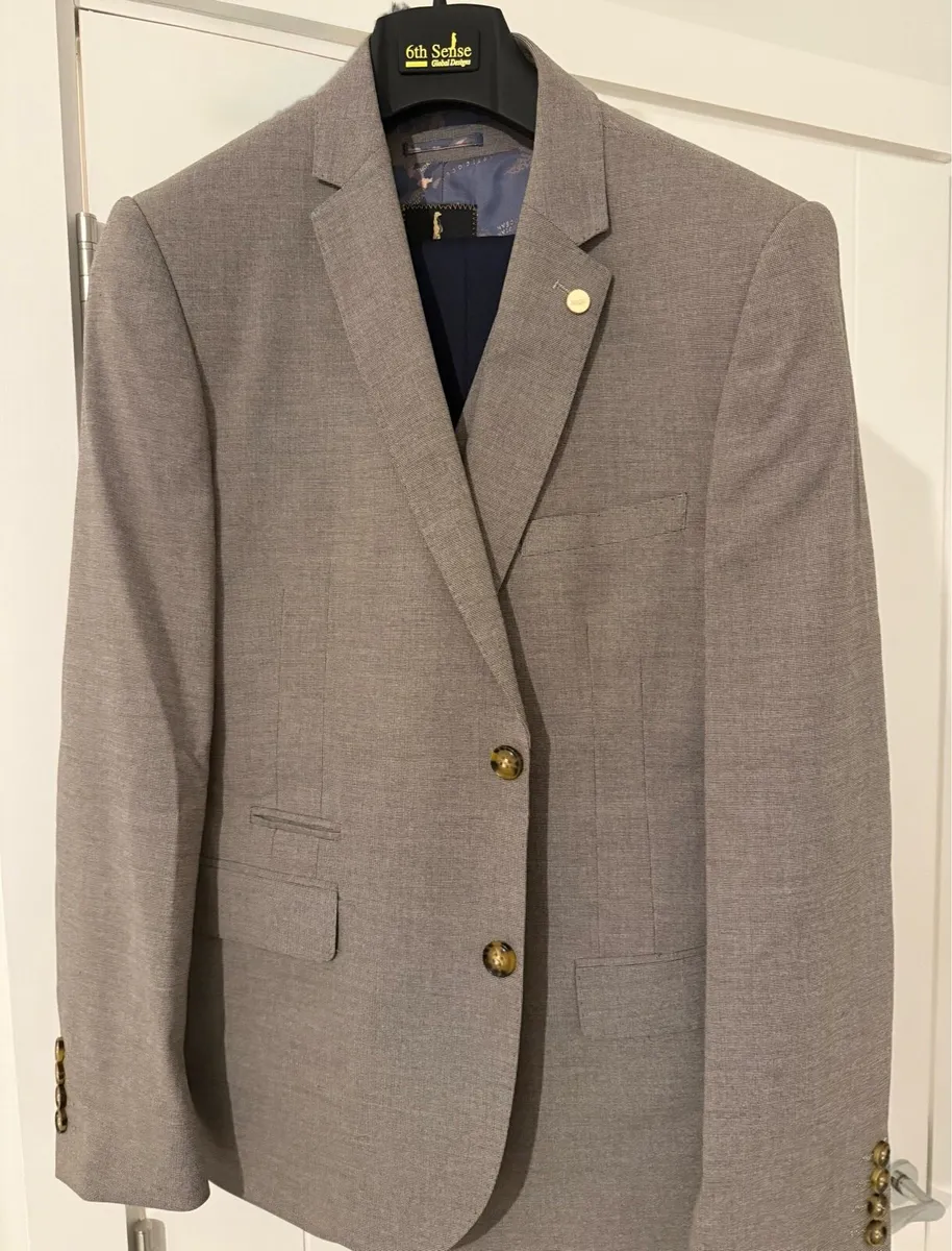3 Piece Suit. BNWT 42s - Image 1
