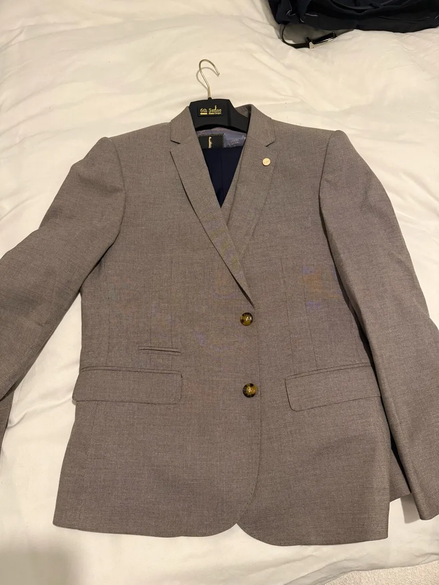 3 Piece Suit. BNWT 42s - Image 2