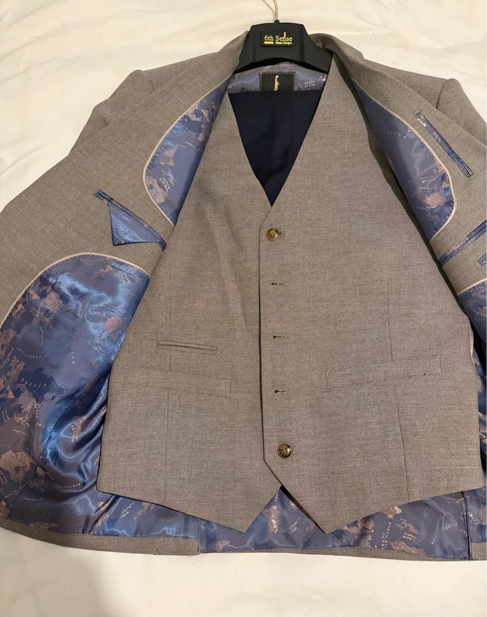 3 Piece Suit. BNWT 42s - Image 3