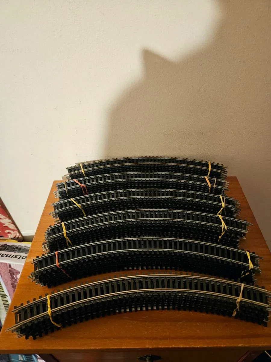 Hornby OO Gauge Track Radius 1 x 8 - Image 1