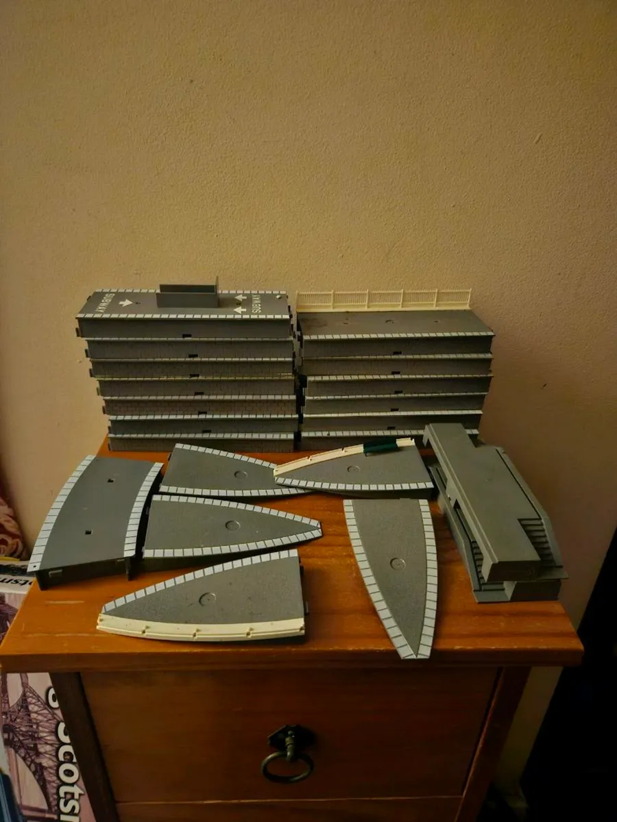 Hornby OO Gauge Platforms 21 pieces - Image 1