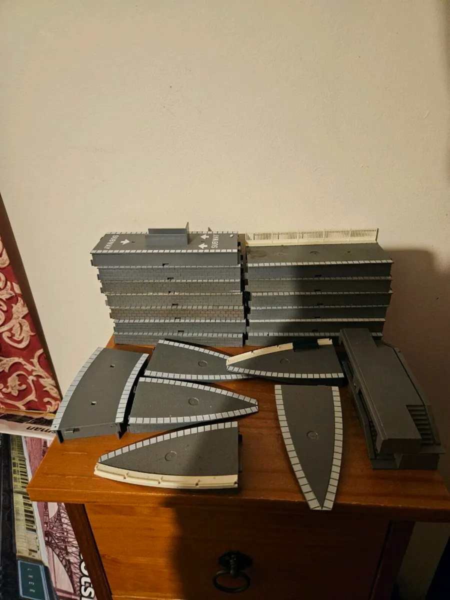 Hornby OO Gauge Platforms 21 pieces - Image 2