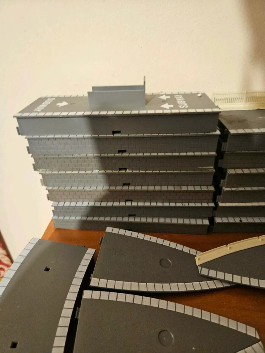 Hornby OO Gauge Platforms 21 pieces - Image 3