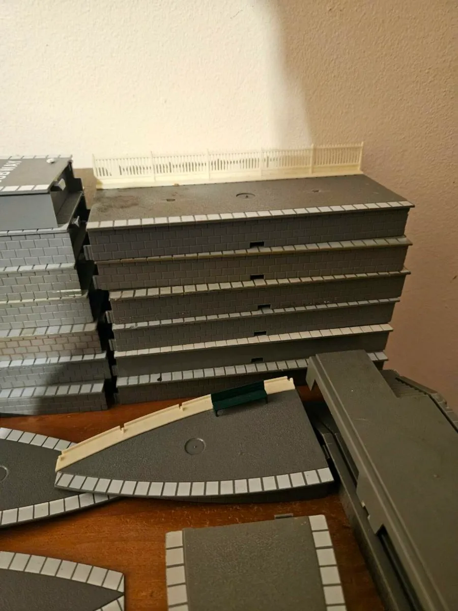 Hornby OO Gauge Platforms 21 pieces - Image 4