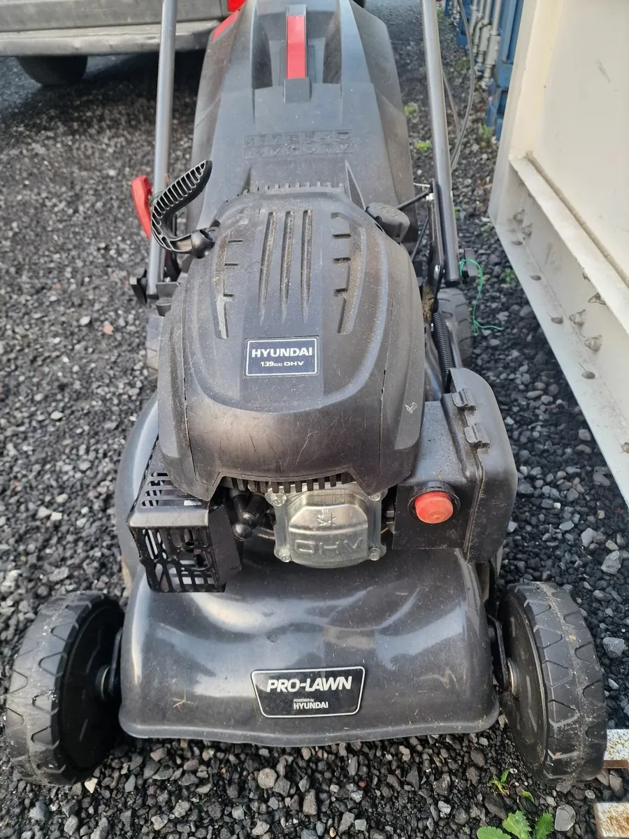 Petrol lawn mower - Image 2