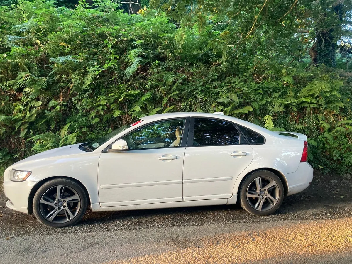 Volvo S40 2011 - Image 1