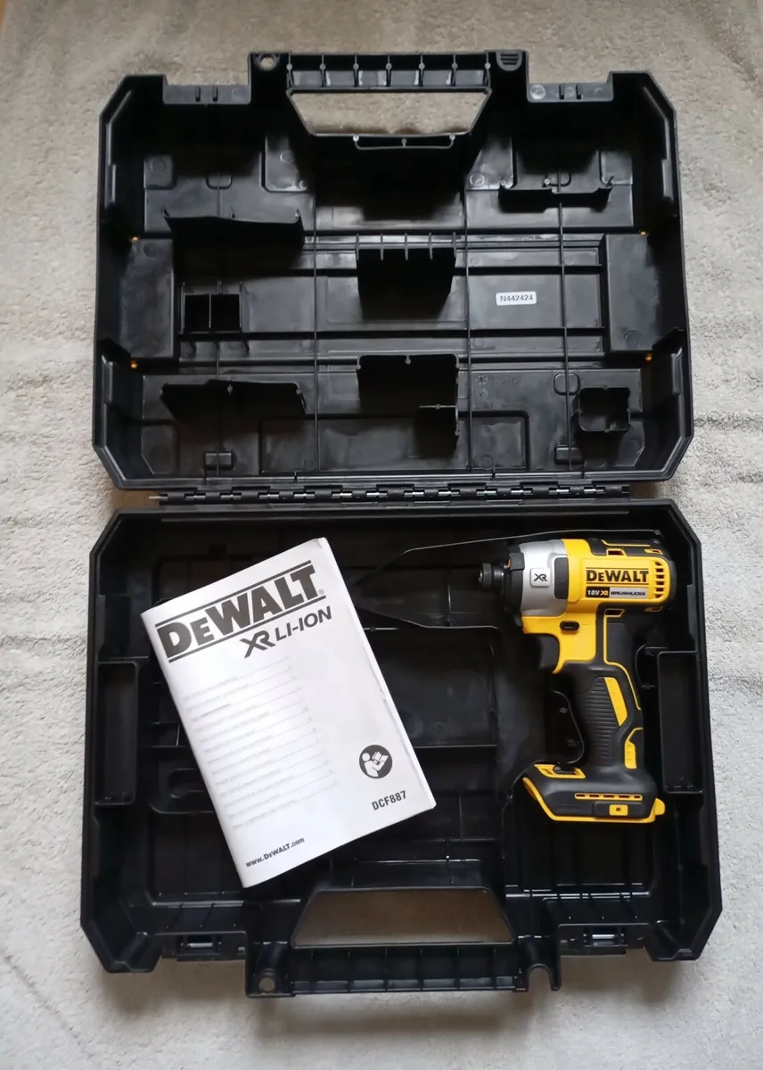 DeWalt dcf887 Impact Driver - Image 1