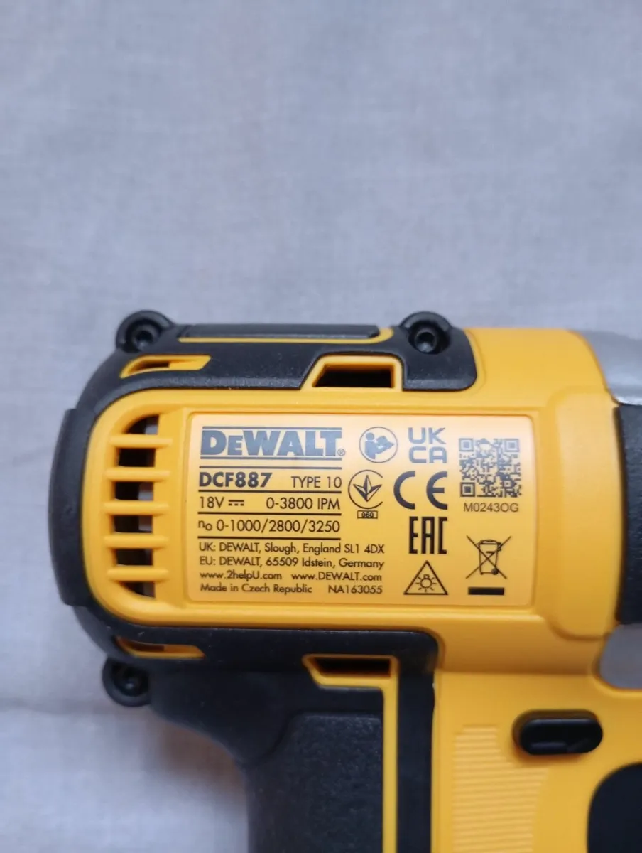 DeWalt dcf887 Impact Driver - Image 4