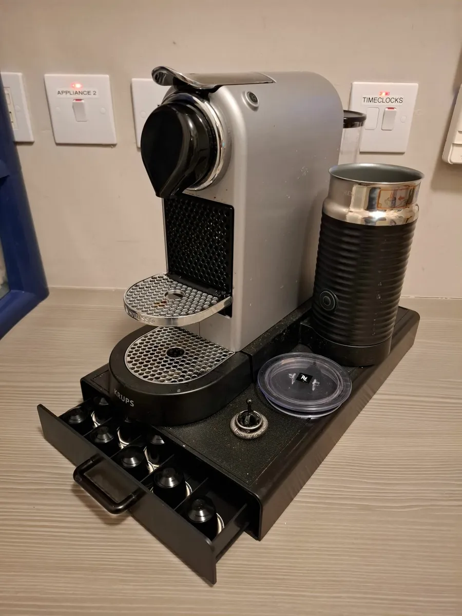 Nespresso Citiz Coffee Machine with Aeroccino - Image 2