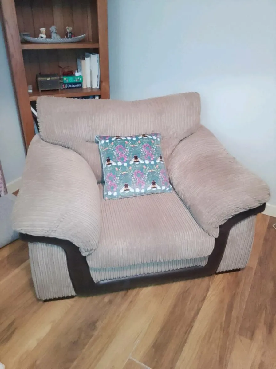 3 Piece Suite (3+1+1) - Image 2