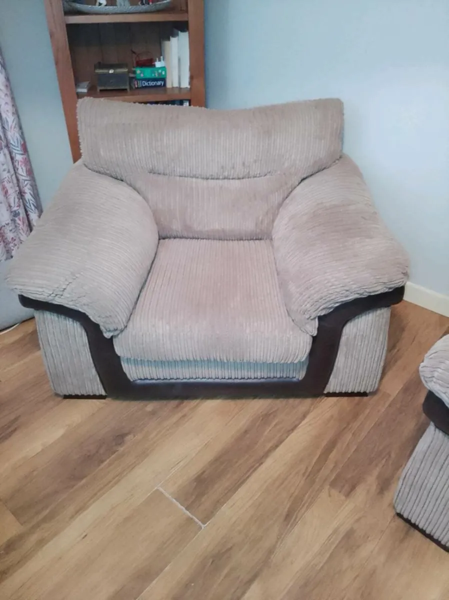 3 Piece Suite (3+1+1) - Image 3