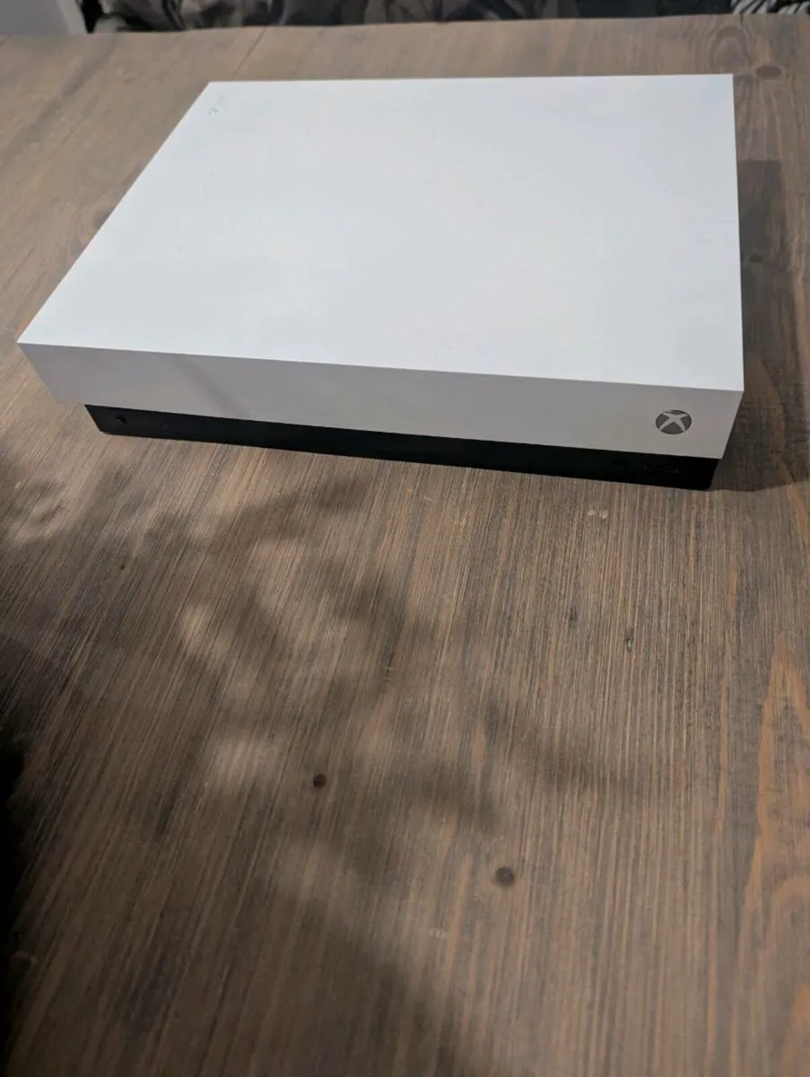 XBOX ONE X - Image 4