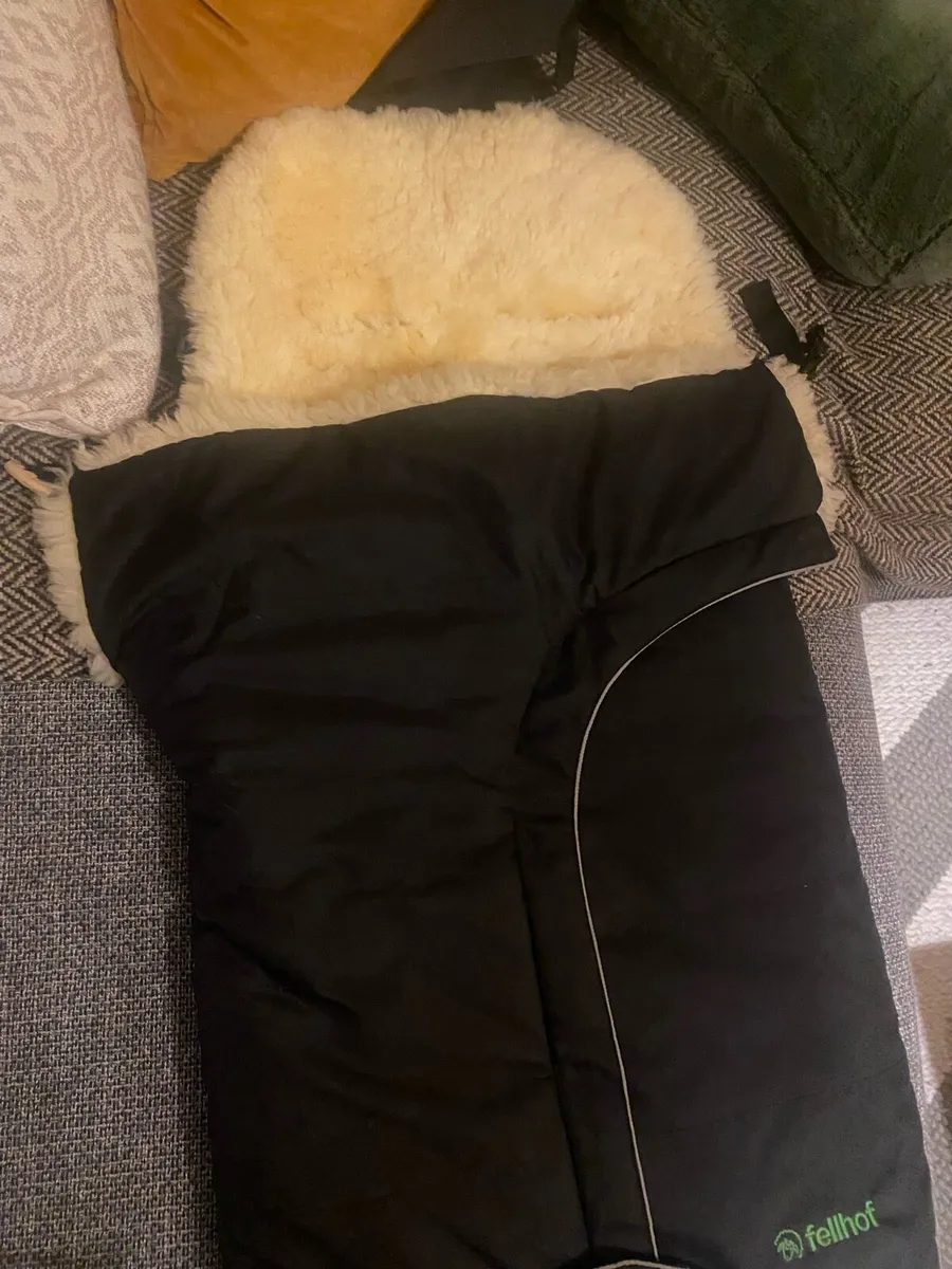 Fellhof high quality lamb skin footmuff - Image 2