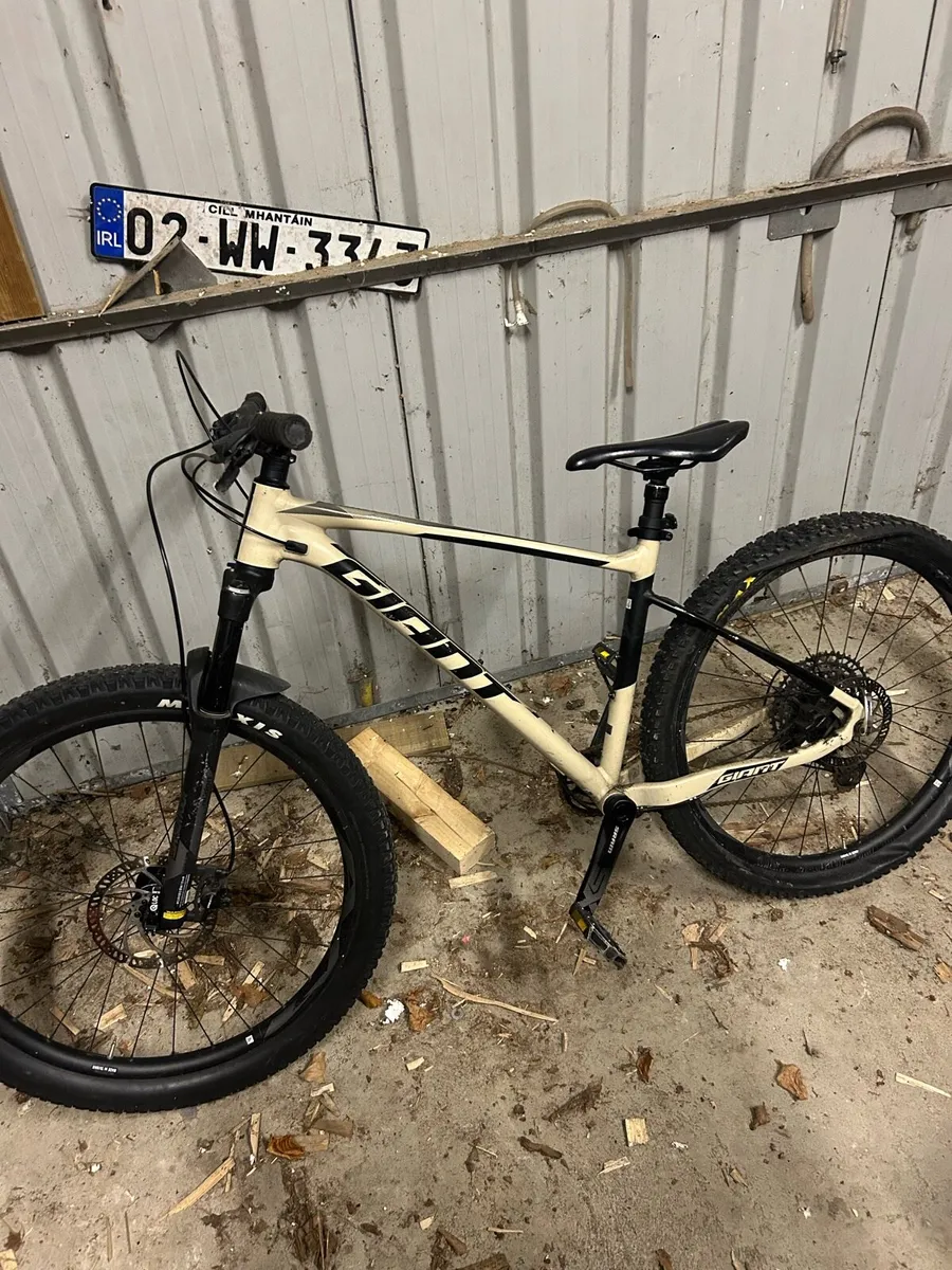 Giant fathom hardtail mountain bike - Image 1