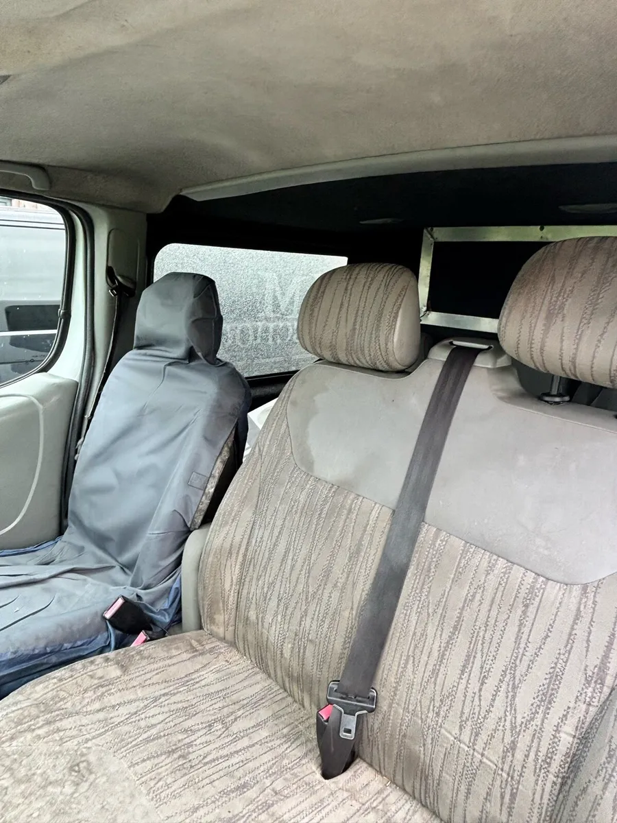 Nissan Primistar crew cab van - Image 2