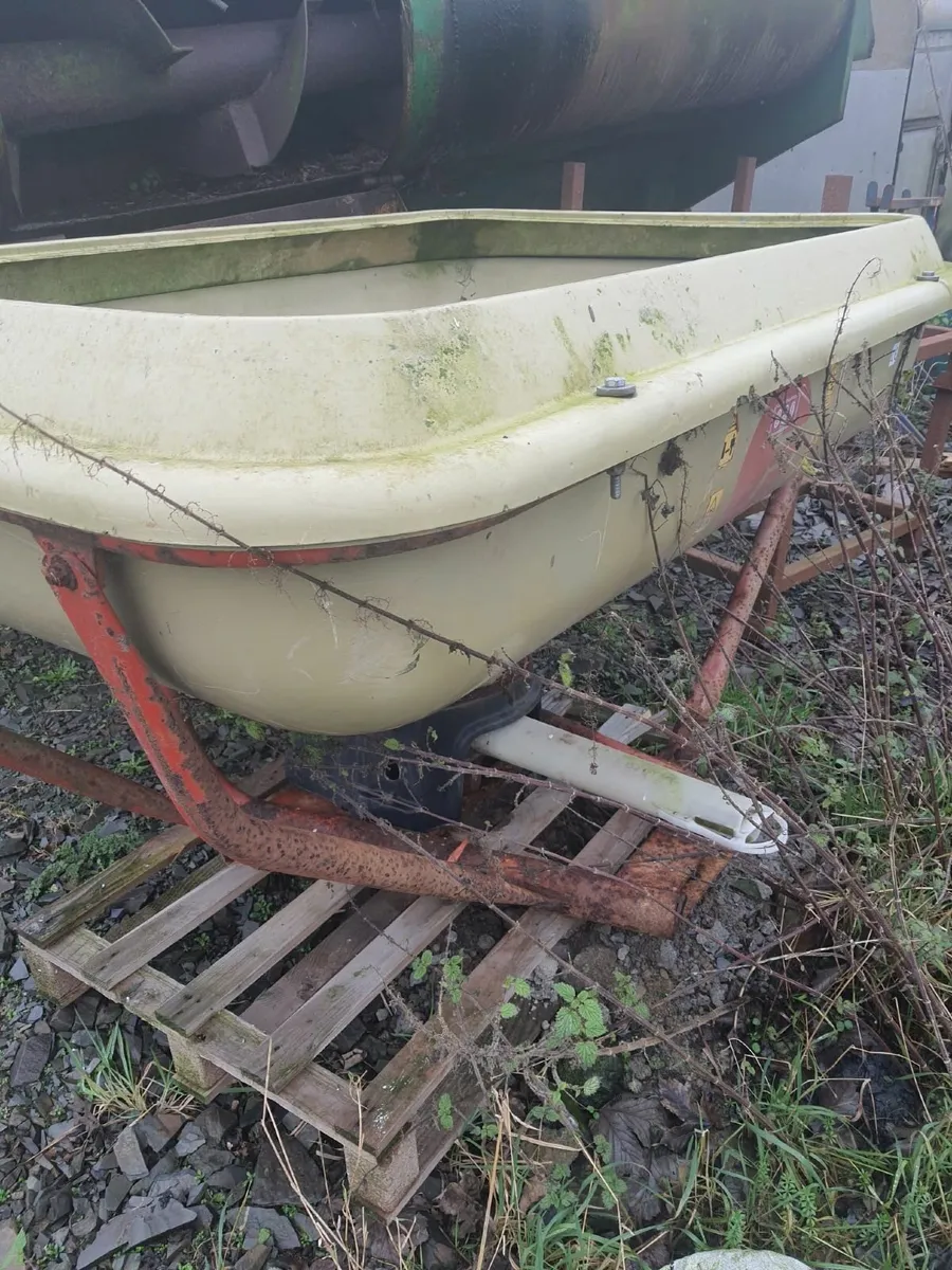 Cosmo Fertiliser Spreader - Image 2